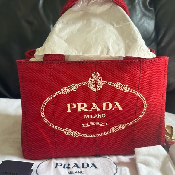 Prada Canapa - Picture 2 of 9